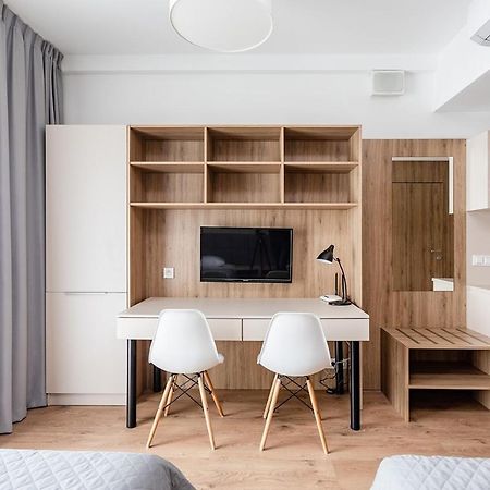 Apartament W Warszawie Dedykowany Parking Podziemny W Cenie, Wifi, Blisko Centrum New Apartment In Warsaw Finished To A High Specification Fitted Out To A High Standard On The 7Th Floor, Wifi, Underground Parking Price Included Экстерьер фото