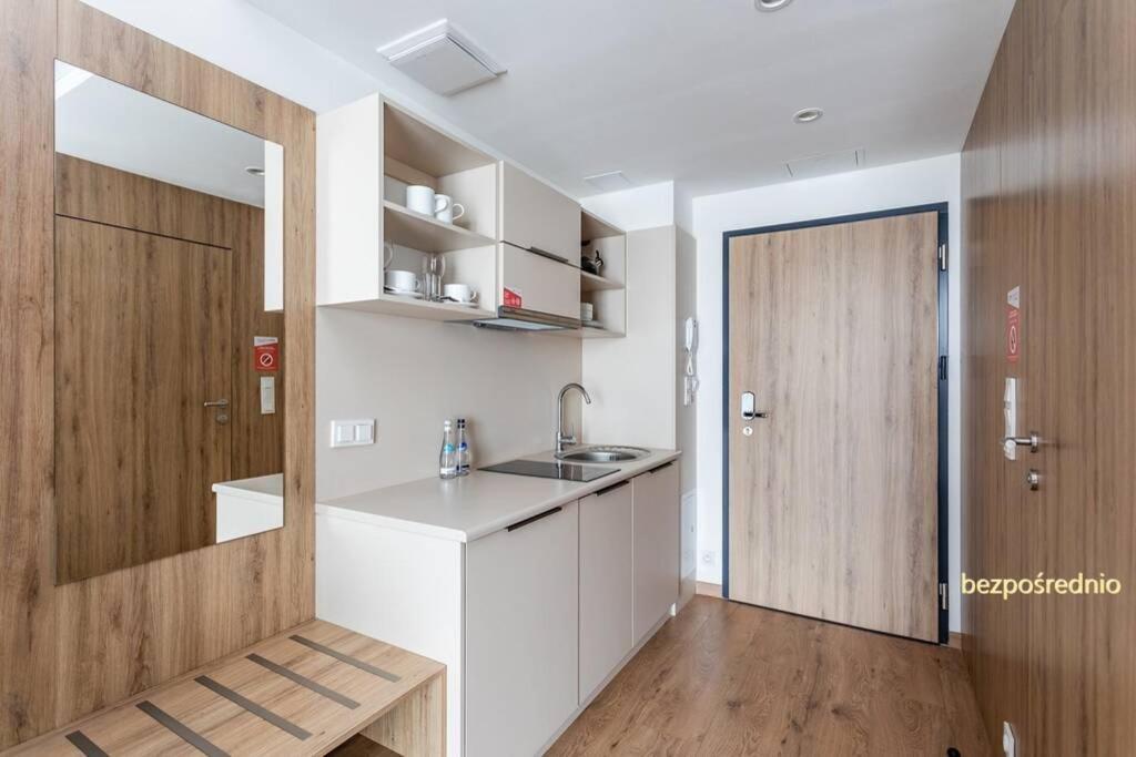 Apartament W Warszawie Dedykowany Parking Podziemny W Cenie, Wifi, Blisko Centrum New Apartment In Warsaw Finished To A High Specification Fitted Out To A High Standard On The 7Th Floor, Wifi, Underground Parking Price Included Экстерьер фото